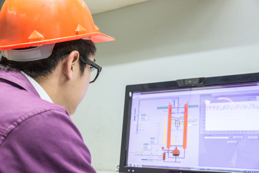 Engineering student looking simulated oil pvt tests